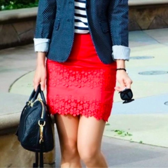 EUC J. Crew Red Daisy Floral Crochet Lace Mini Skirt Size 4 - Picture 1 of 14
